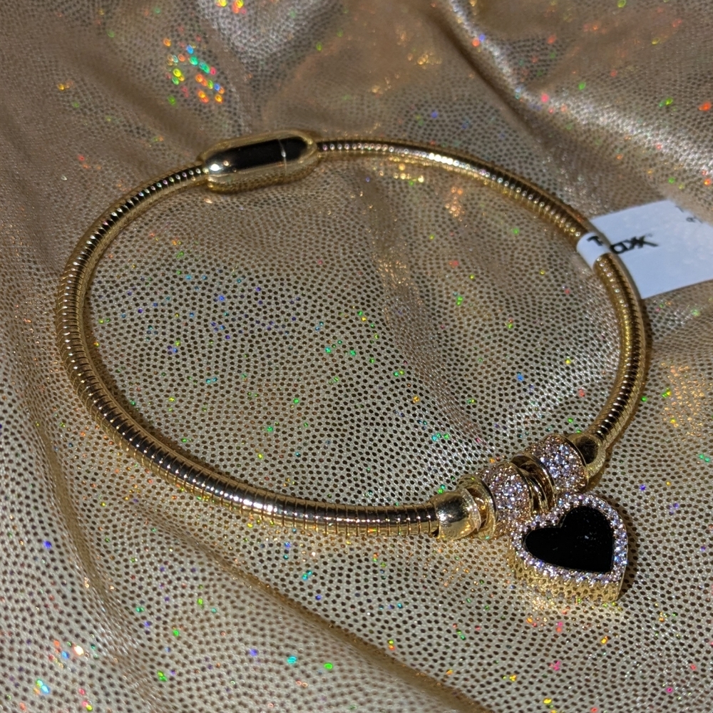 Elegant Black/White Heart Charm Bracelet. NWT